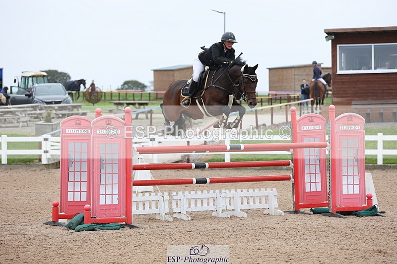 241101A-130655-01950 - FRI Cls 6 Foxhunter and 1.20m Open