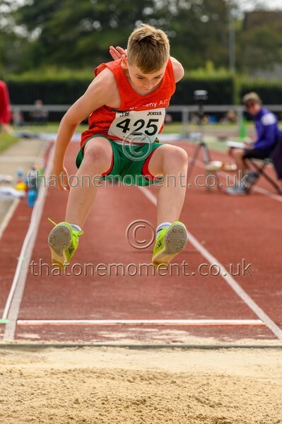 Age25SUN-919967 - Track Male