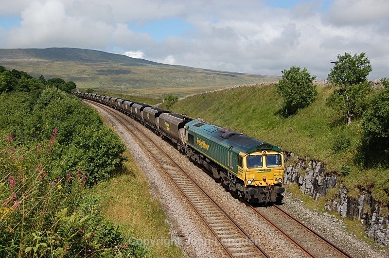 16.8.13 - 66615 6M11 Hunterston - Fiddlers Ferry, Salt Lake Cottages - Salt Lake Cottages