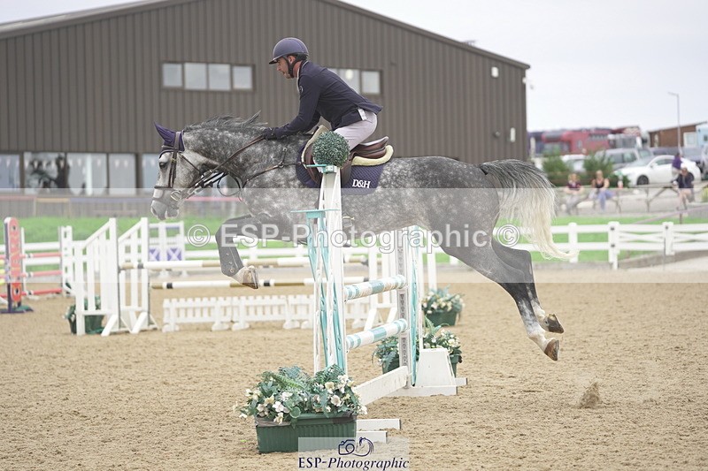 230810A-141114-02633 - Cls 4 1.05m Amateur Quali