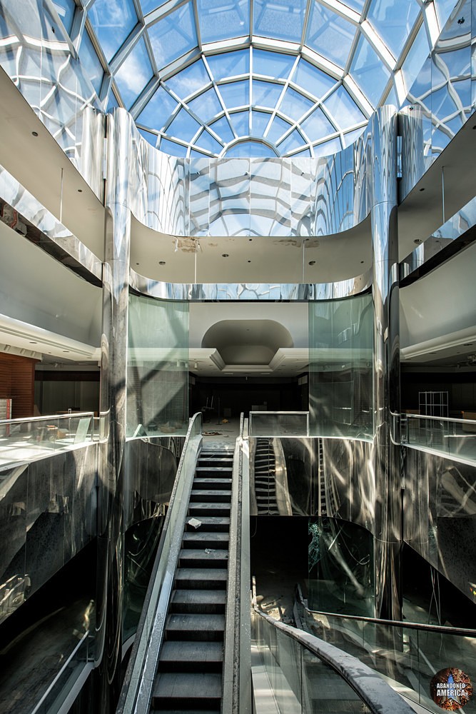 Owings Mills Mall (Owings Mills, MD) | Lofty Atrium - Owings Mills Mall