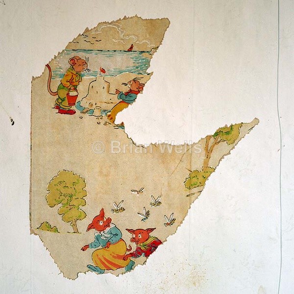 'A Little Wallpaper' - Decor