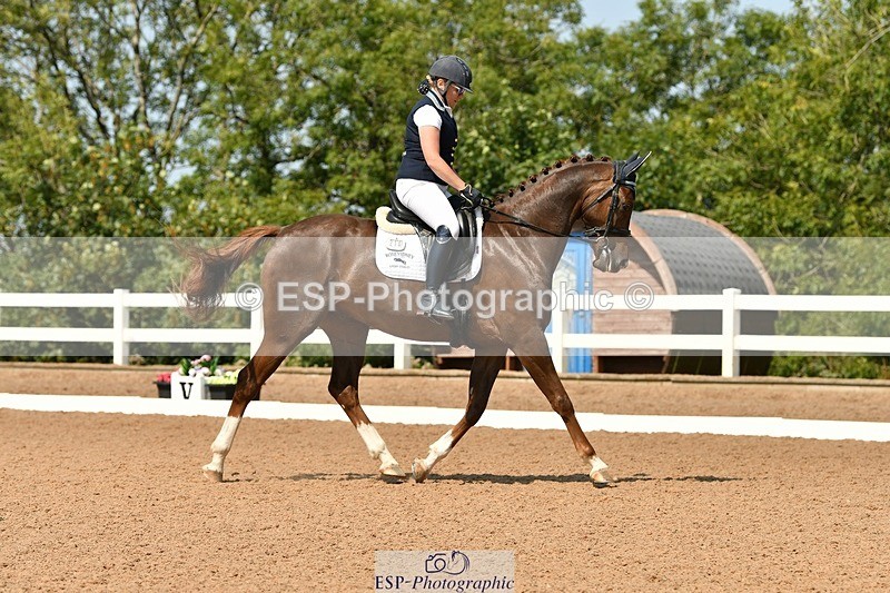 250817-130038-09796 - 214-Verity.PerryVogue