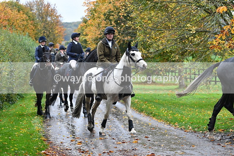 WJ5_6318 - B&B walk back for Hunt Tea !