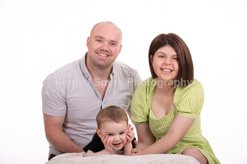 2KJS2746 - Jannie, Kristen & family. Studio