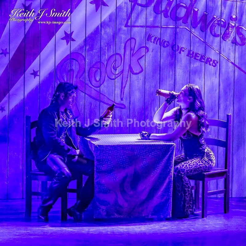 7KJS0061 - Ambition show team