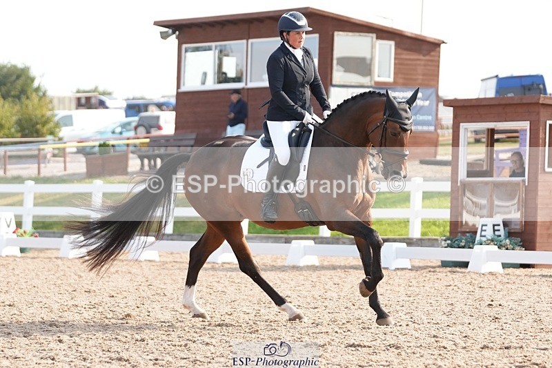 250817-091542-07118 - 047-Hannah.RogersWoodendfarm.Viva