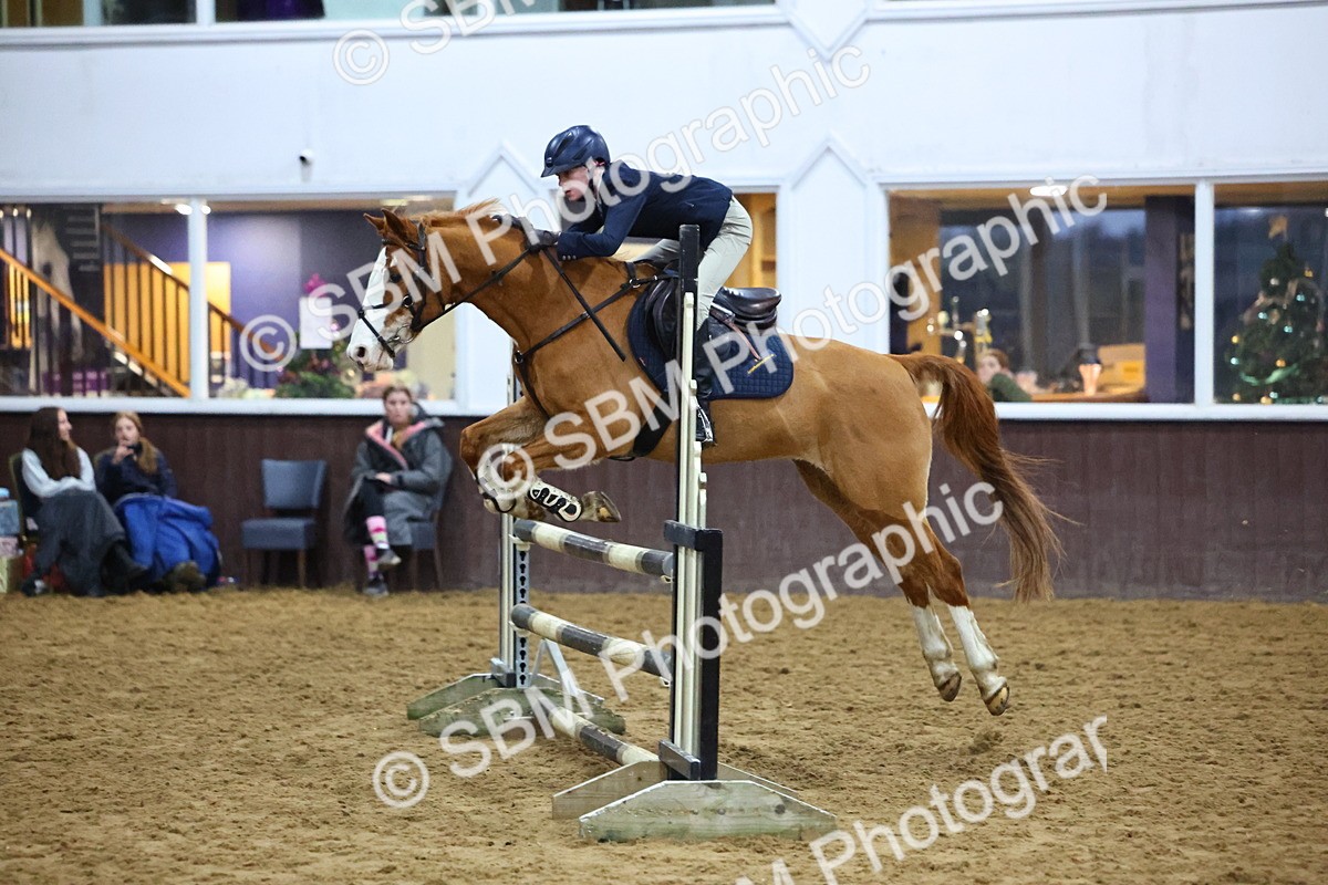 SBM_002699 - Class 6 - Holly & Ivy Stakes - 90cm