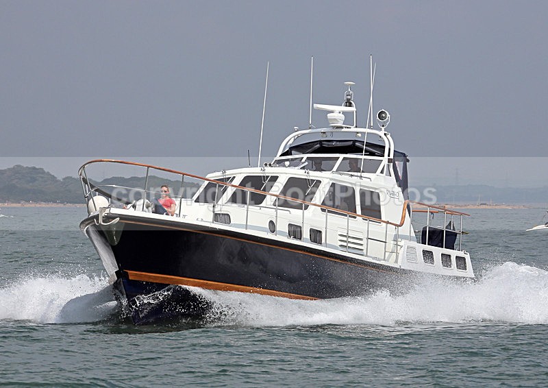 130826 RHINO WT7A2869 - Flybridge Cruisers