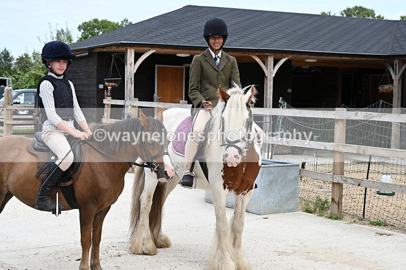 WJ6_3793 - Berks & Bucks - The Old farmhouse - Hound Exercise 20-08-25