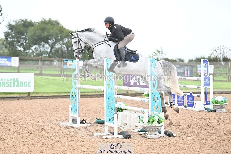 251003-130800-01028 - Cls 3 Foxhunter and 1.20m