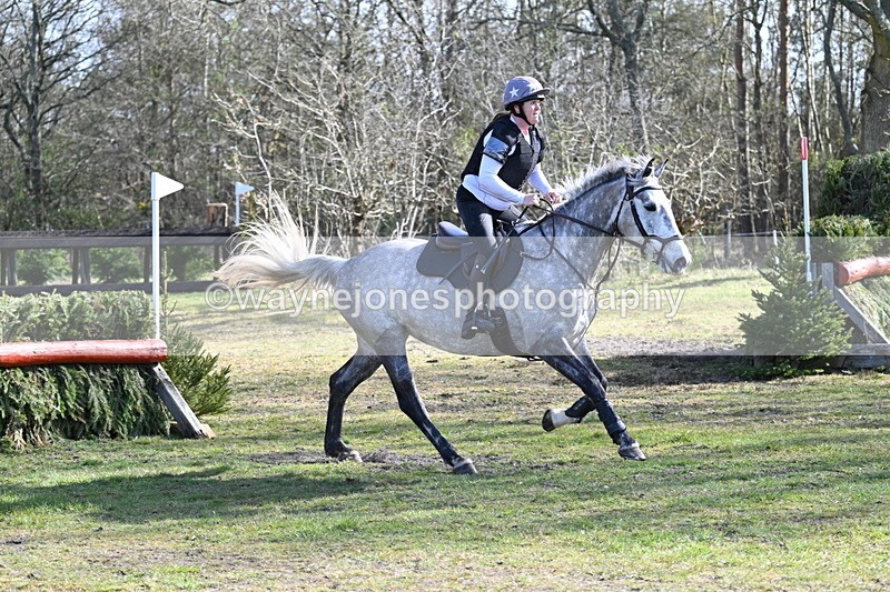 WJ7_9992 - Time 10:13 to 10:38 Times at the Fence