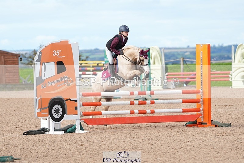 250921-102746-02193 - Cls 4 Pony British Novice and 80cm