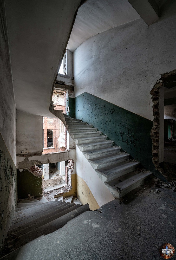 - Cantacuzino Palace and Power Plant