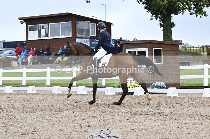 250907-153304-09143 - 049-Laura.ColeGavin.10