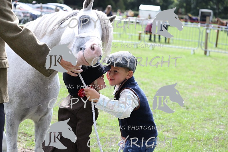 APP_2919 - Class 10a/b M&M in hand