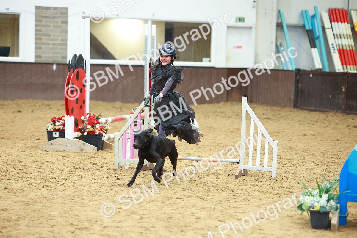 SBM_002564 - Class 3 - Horse & Hound (60cm)