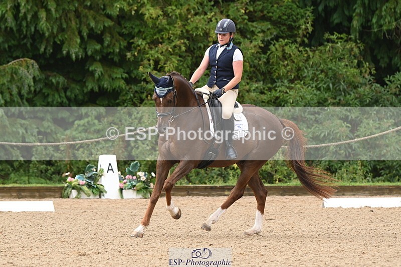 250719A-094057-03017 - 144-Verity.Perry-Vogue