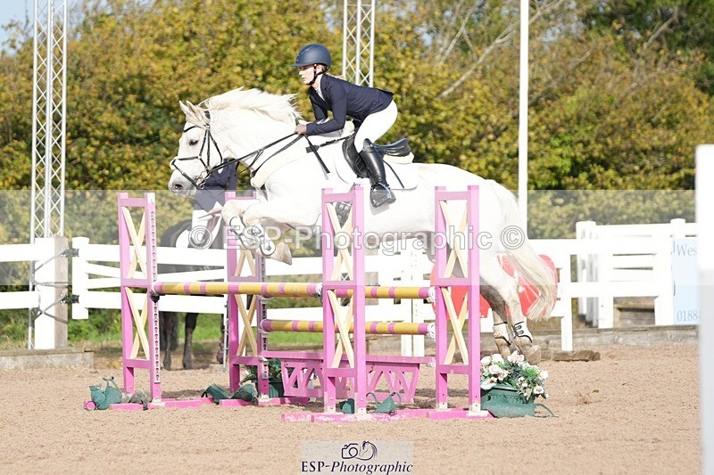 251005-102518-02537 - Cls 22 British Novice and 90cm