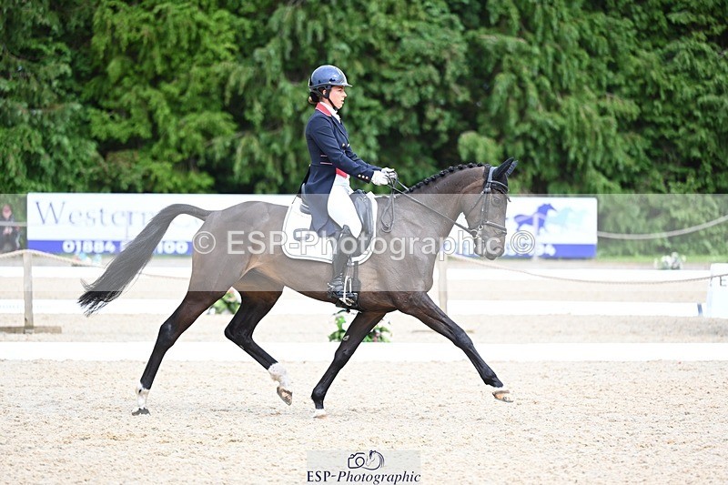 240524-155924-10667 - 540-OPPOSITION_HERALDIK_GIRL-Kirsty_Chabert