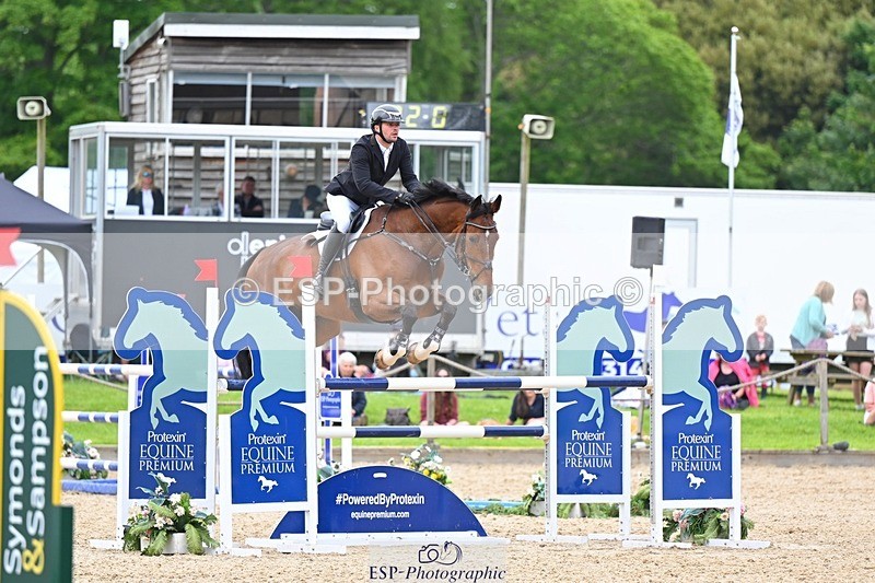 240525-155951-17996 - 547-BWE_NEWTON_DE_JASPER-Adam_Harvey