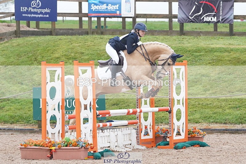 250419-095552-07860 - 554-Lauren.Reason-MERLYNS.CUSTARD.CREAM