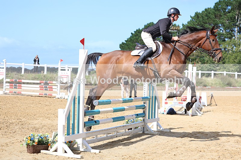 3E7A9298 - Class 9: Senior British Novice/90cm open