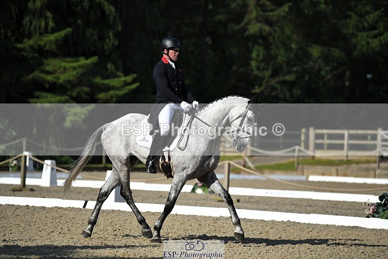 230525-090539-01538 - 302-EN_TARO_DES_VERNIER-Oliver_Townend-WEDTrotUp+DR