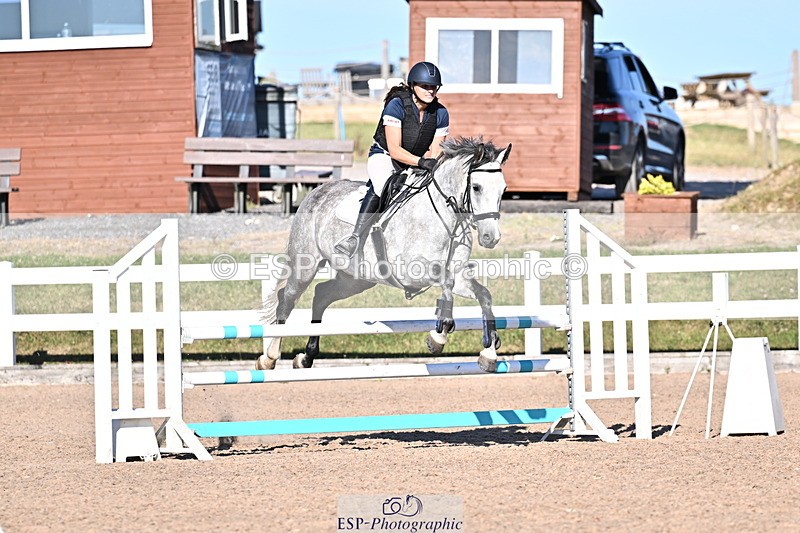 250708A-181528-00445 - 90cm Classes