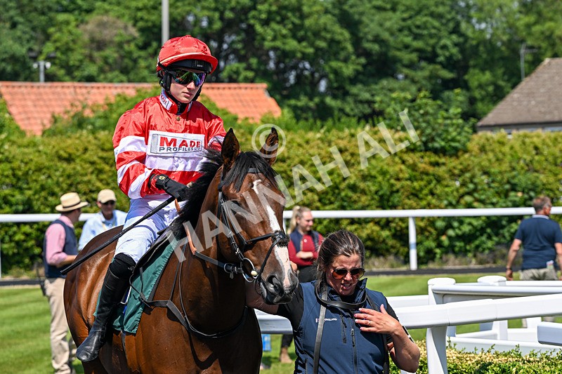 150726-Race 1-Made All-2374 - Race 1 14.10pm AJA Novice Flat Amateur Jockeys' Handicap