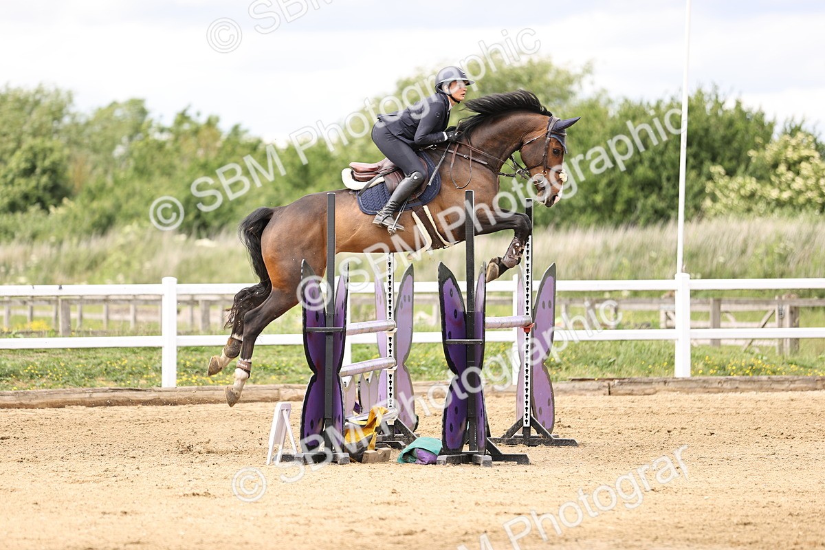 SBM_003122 - Class 11 - Senior Newcomers - 1.10m