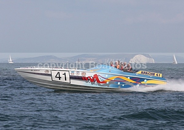 090808 APACHE 41 IMG_5333 - Racing Powerboats