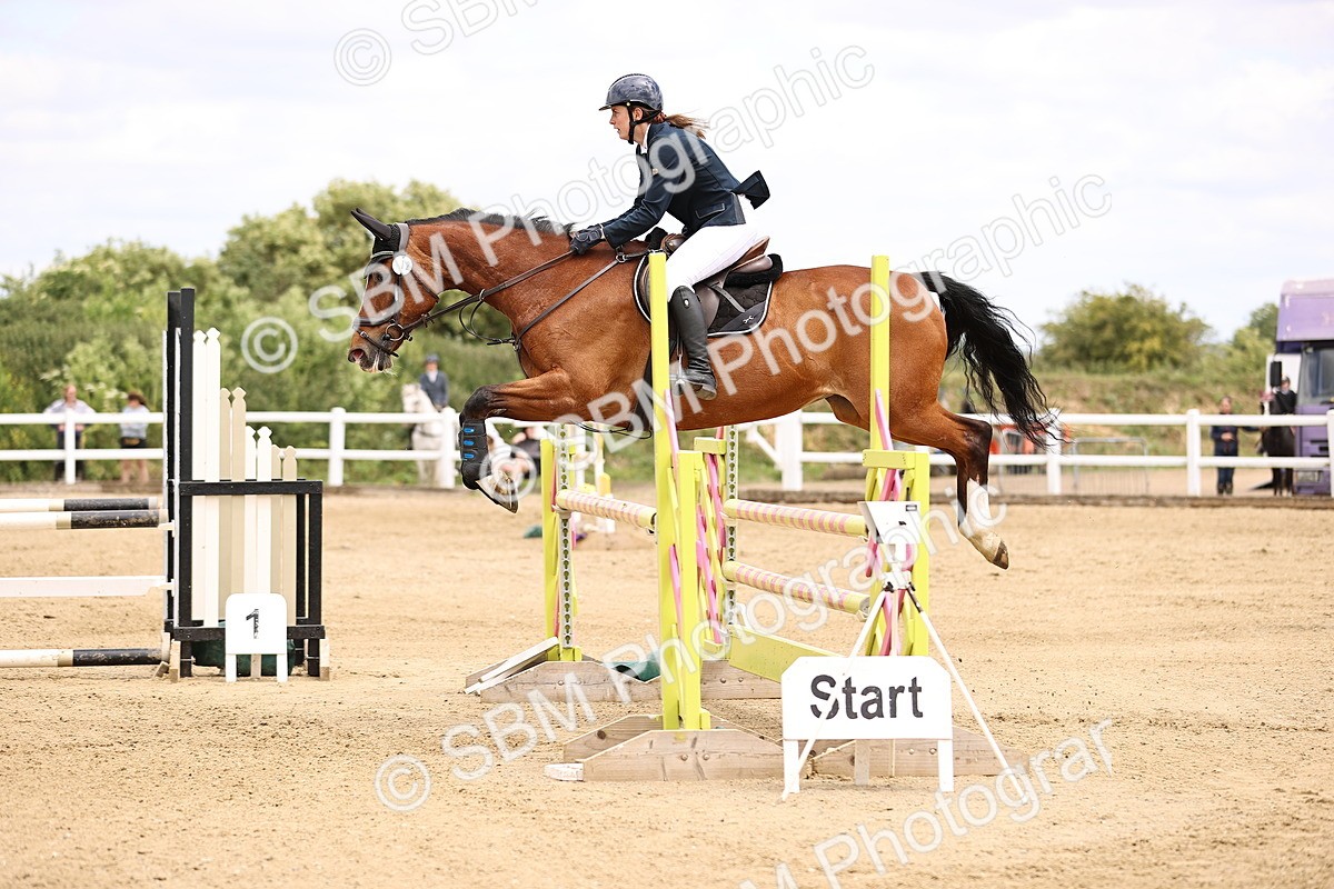 SBM_000372 - Class 4 - 1m showjumping