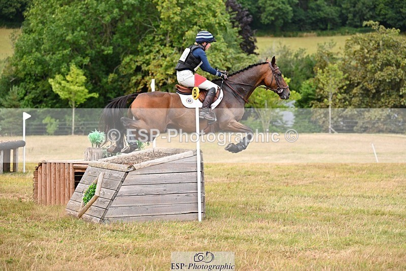 250803A-145700-15149 - P-710-Isla.Kitson-BLUES.CLOUD