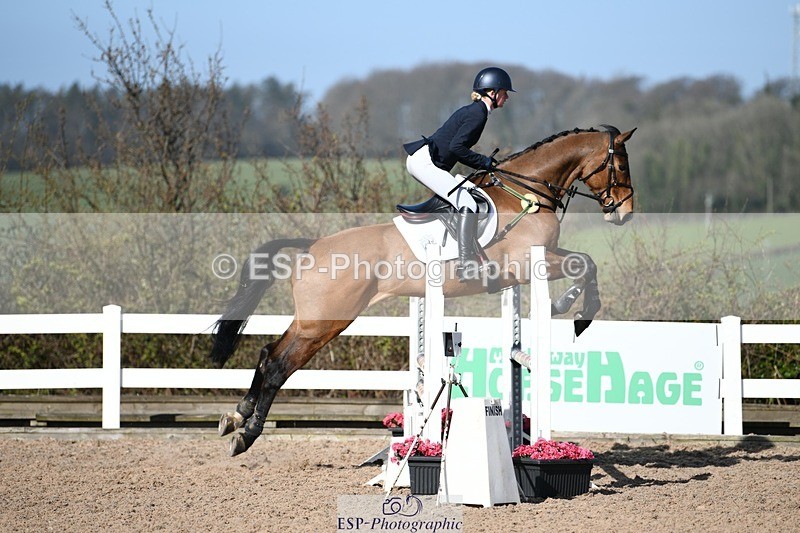 250330-102308-06090 - Cls 32 British Novice and 90cm