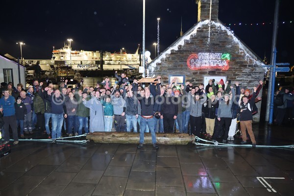 DAD_2104 - Stromness Yule Log Pull