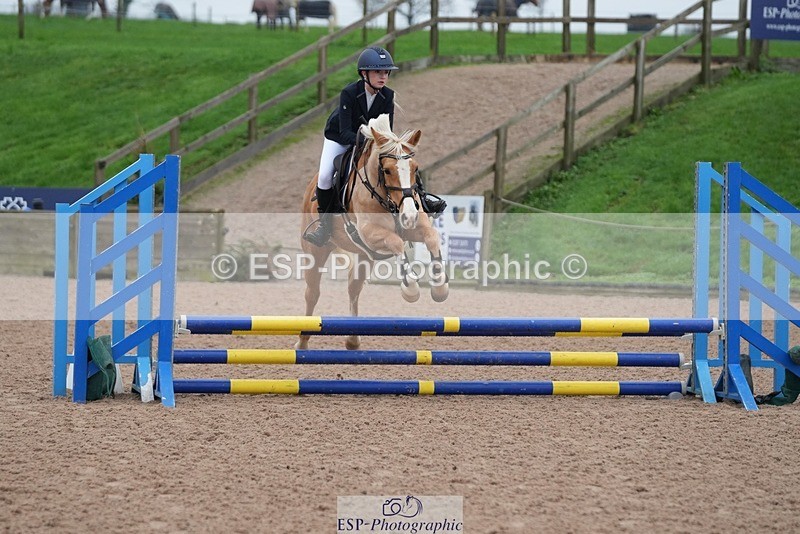 251116-094943-01426 - Cls 18 Clear Round 50cm