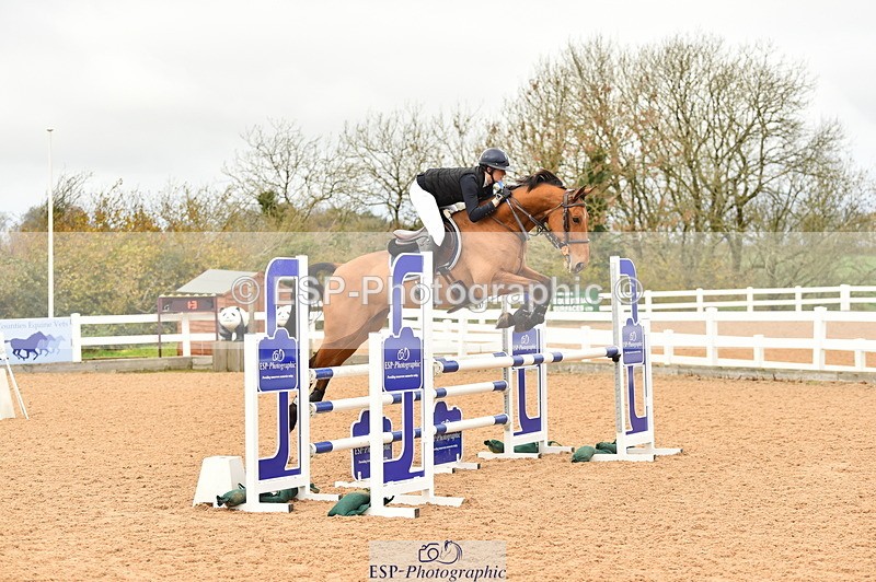 231122A-125510-00370 - Cls 4 Newcomers & 1.10m Open