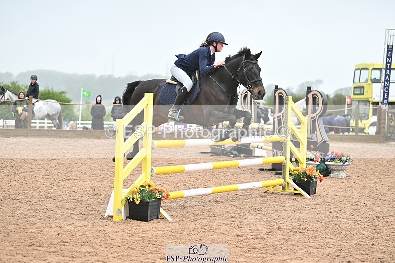 240505A-121930-05026 - Cls 4 Blue Chip Pony Newcomers & 1m Open