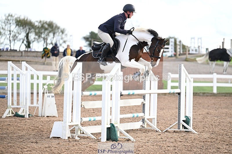 251022-125754-00459 - Cls 4 Snr Newcomers 1.10m