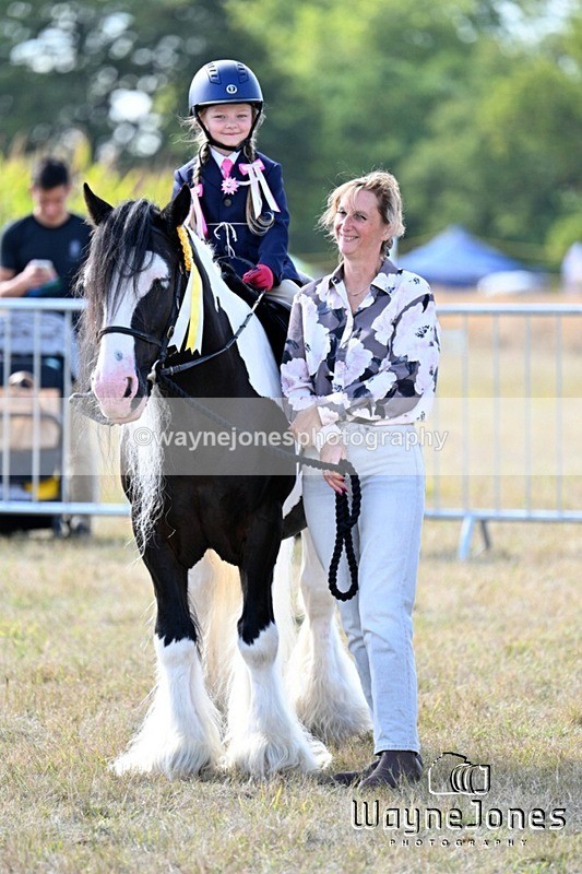 WJ7_9966 - Kellie and Nancy at Swallowfield 31-08-26