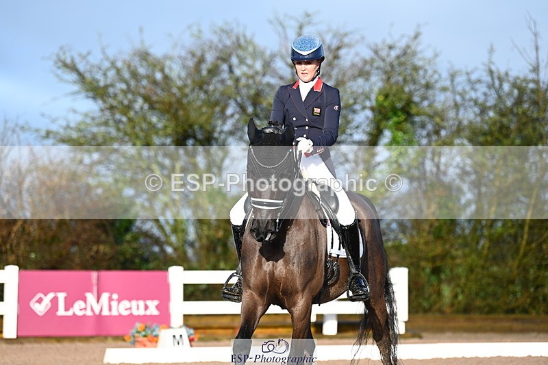 240218A-090721-05008 - 162-Holly.Kerslake-Totil.Platinum