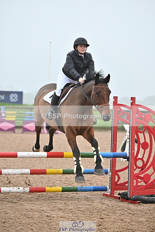 241103A-105918-06824 - SUN Cls 18 British Novice and 90cm Open