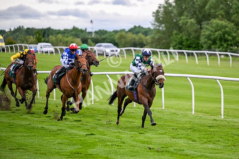 110626-Race 4-Winchurch-4876 - Race 4 19.52pm Download The Raceday Ready App Handicap