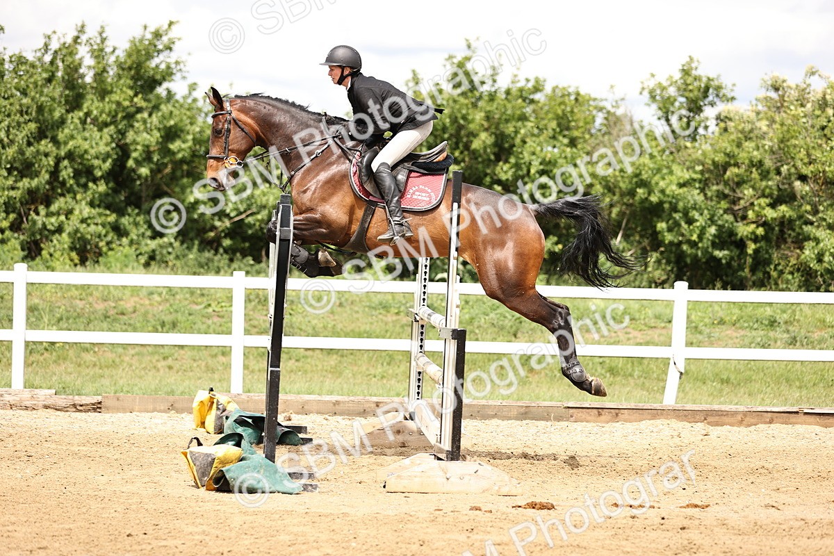 SBM_003206 - Class 11 - Senior Newcomers - 1.10m