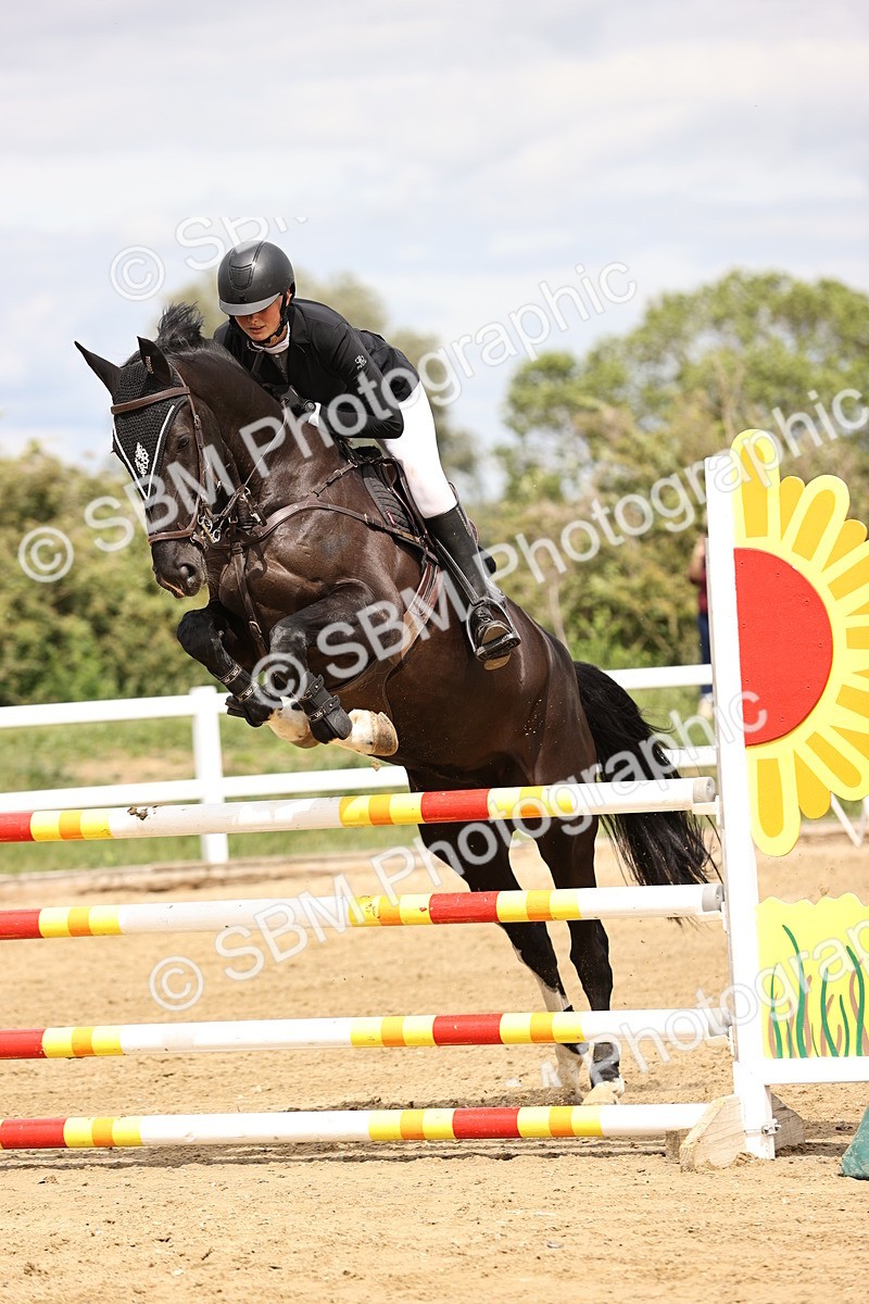 SBM_003318 - Class 11 - Senior Newcomers - 1.10m