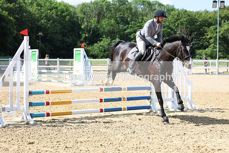 3E7A2633 - Class 2: 70cm Juniors and Seniors