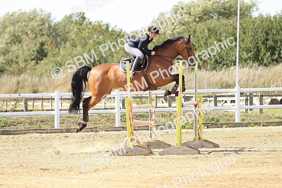 SBM_005069 - Class 6 = Senior Newcomers - 1.10m Open
