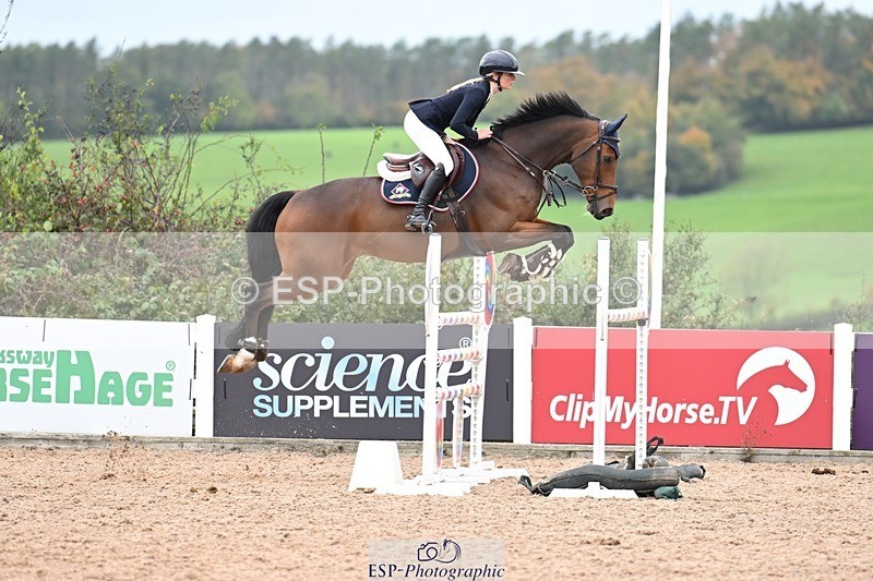 251022-143137-00672 - Cls 6 Snr Foxhunter 1.20m
