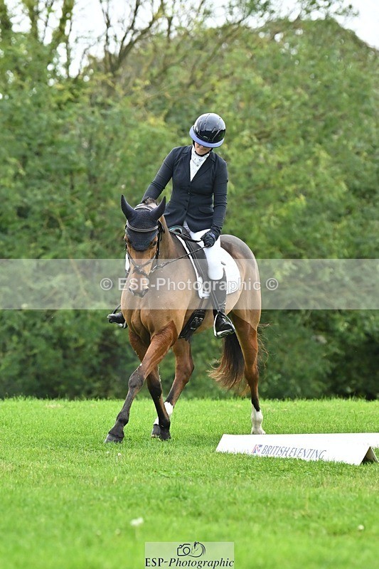 241024-133647-04160 - 328-Zara.Head-FOURFIELDS.LOVEHEART